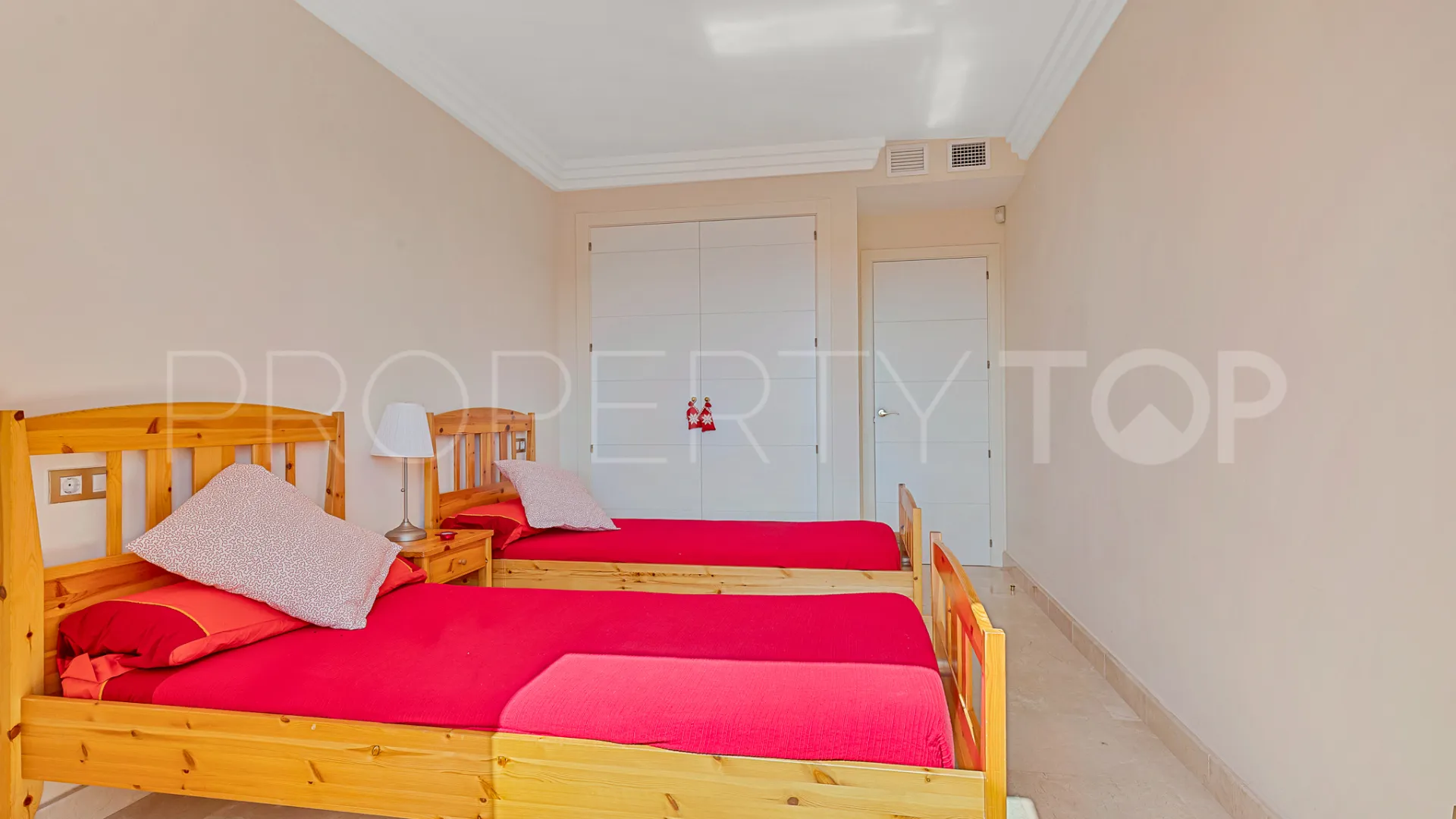 For sale Benahavis apartment with 2 bedrooms