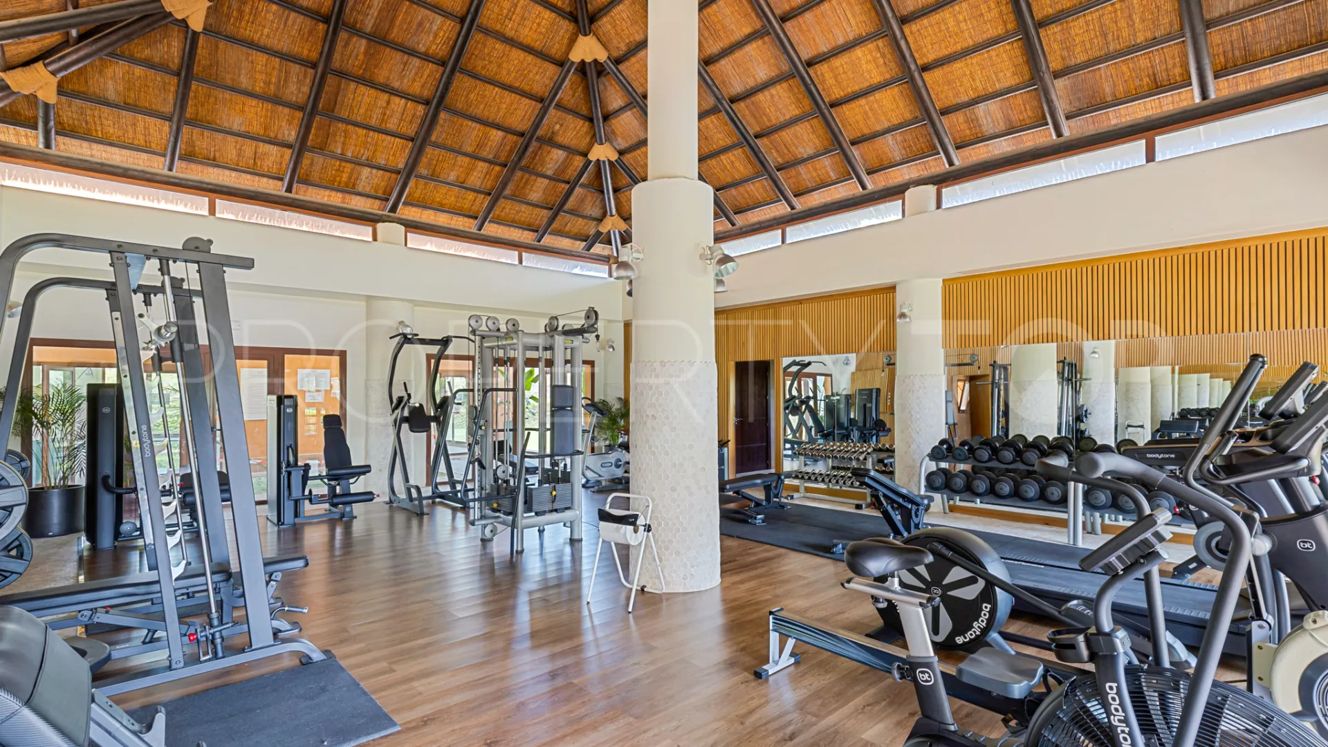 For sale Benahavis apartment with 2 bedrooms