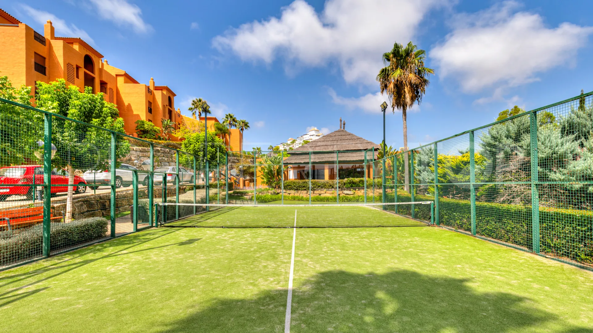 For sale Benahavis apartment with 2 bedrooms