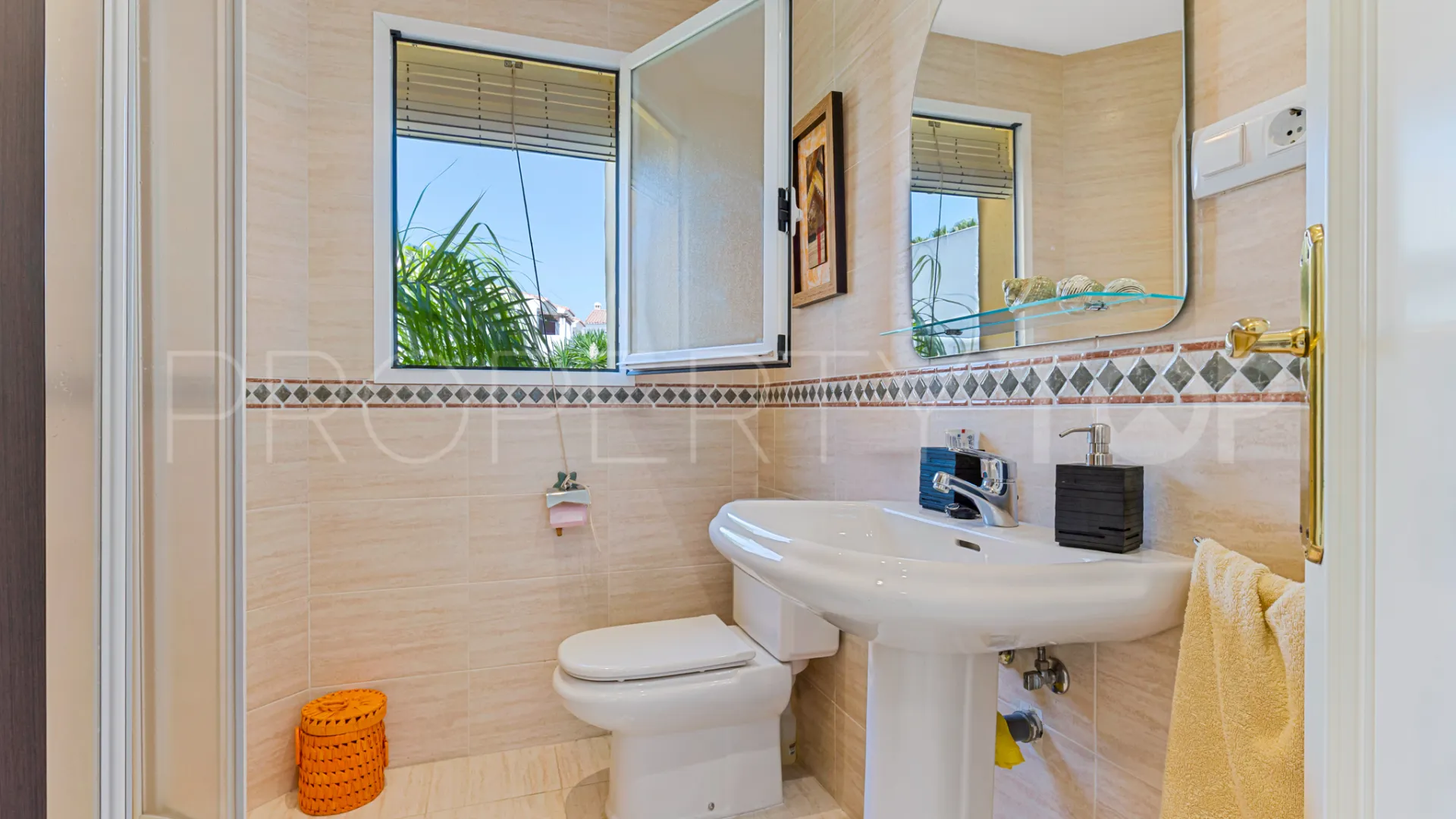 For sale penthouse in Bel Air