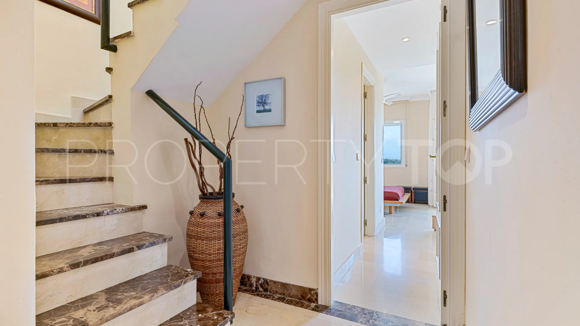 For sale penthouse in Bel Air