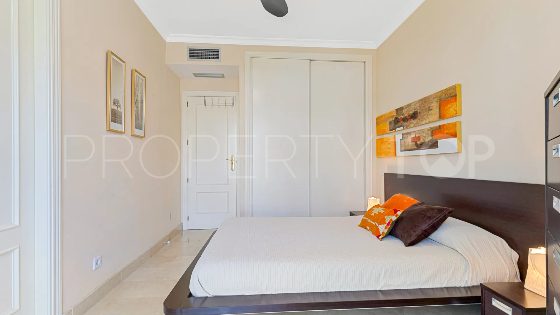 For sale penthouse in Bel Air