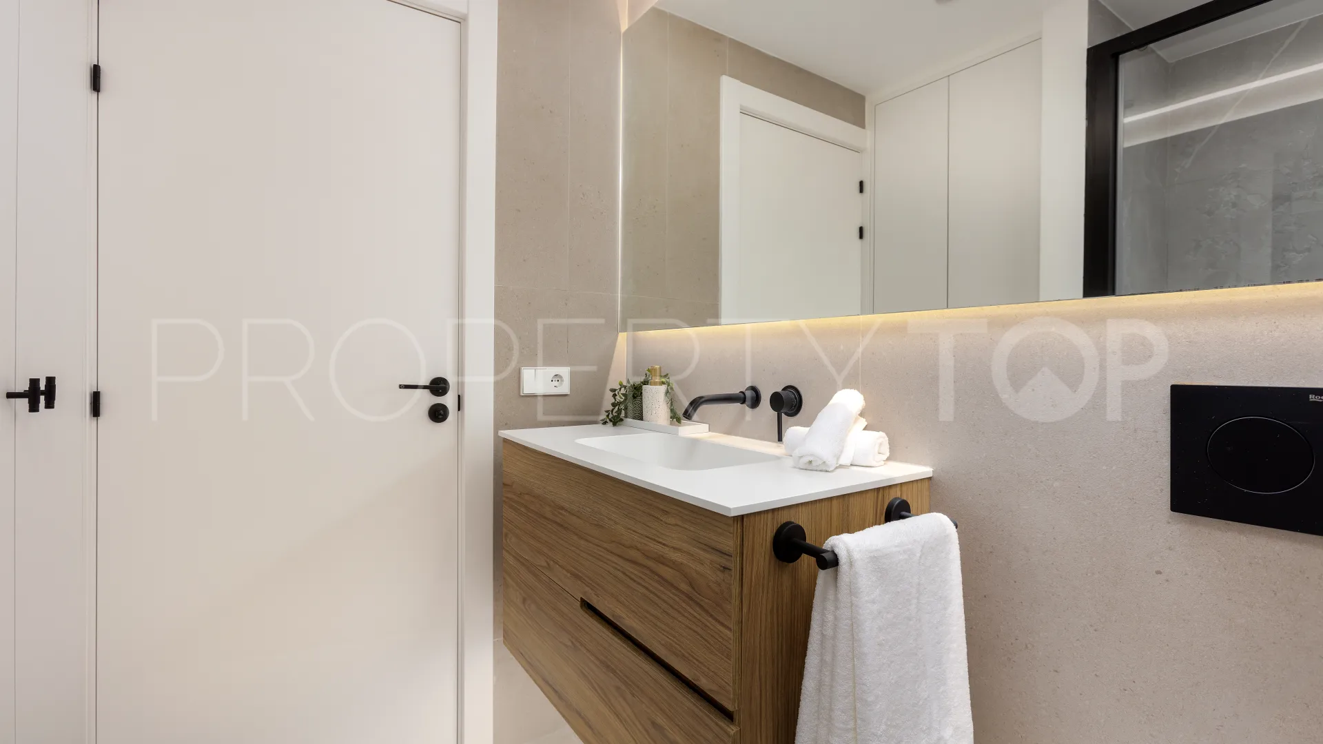 Ground floor apartment in Las Arenas for sale