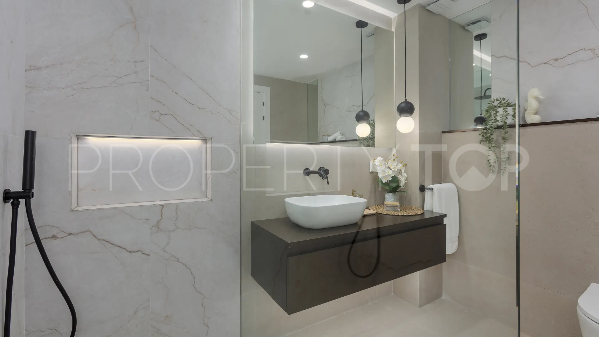 Ground floor apartment in Las Arenas for sale