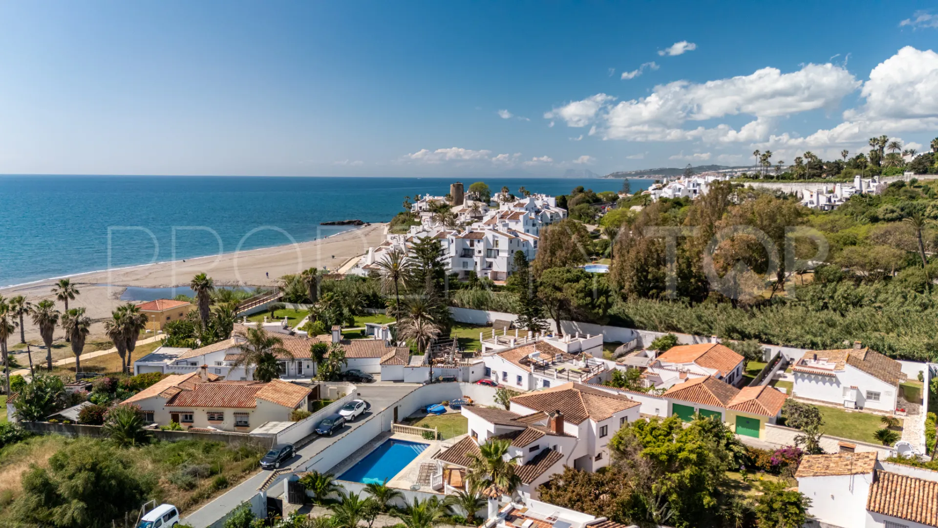 Chalet con 4 dormitorios a la venta en Estepona