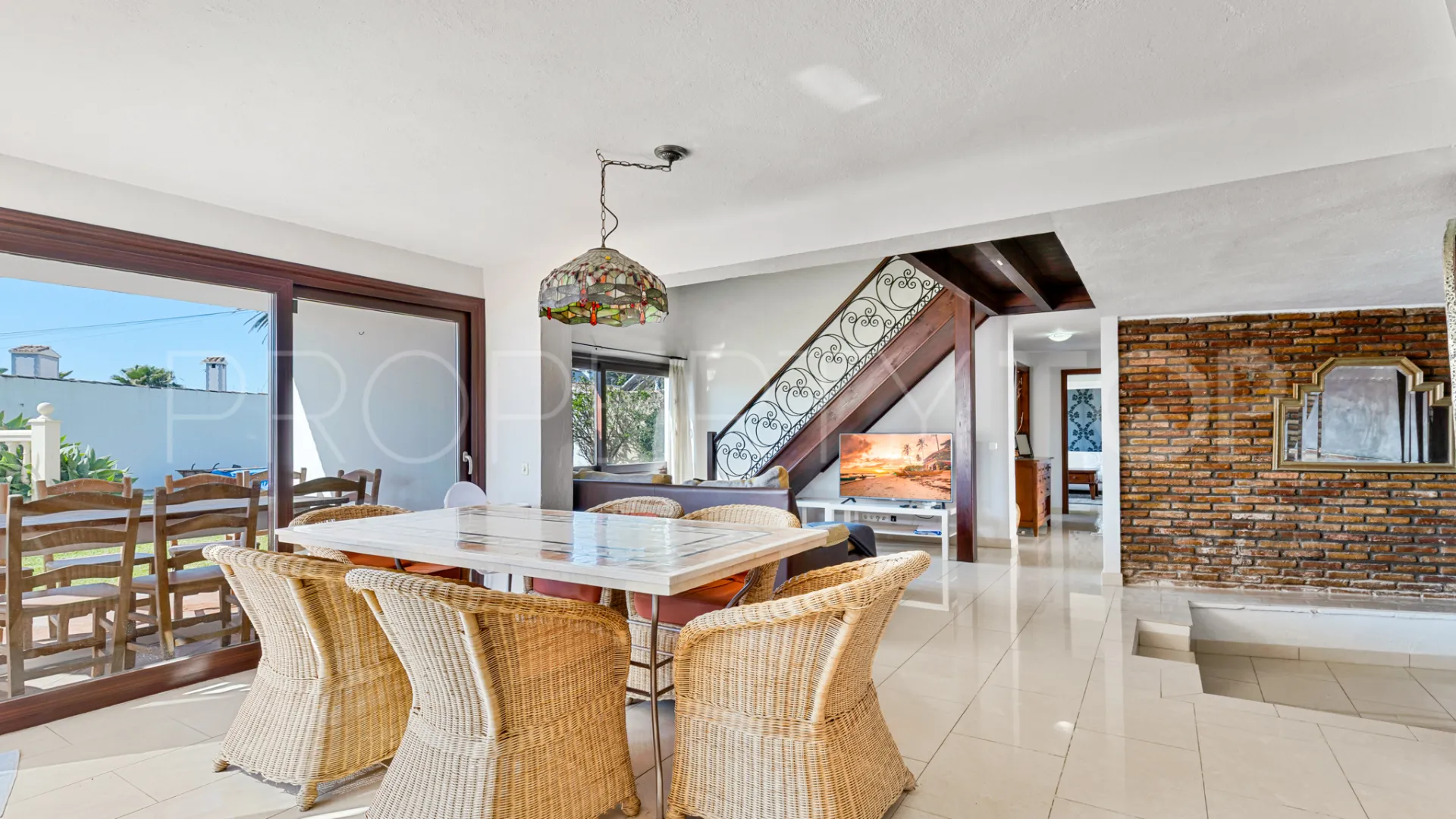 Chalet con 4 dormitorios a la venta en Estepona