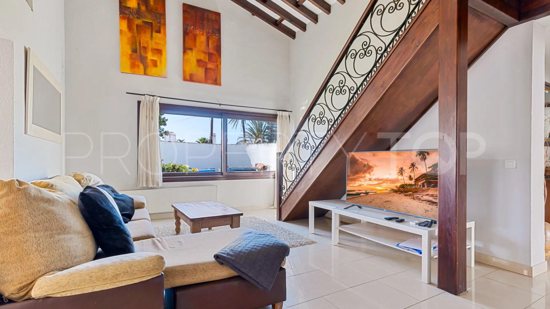 Chalet con 4 dormitorios a la venta en Estepona