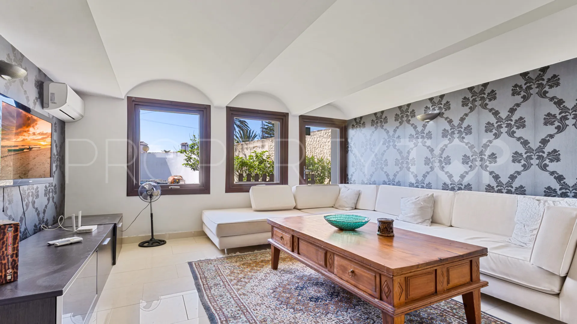 Chalet con 4 dormitorios a la venta en Estepona