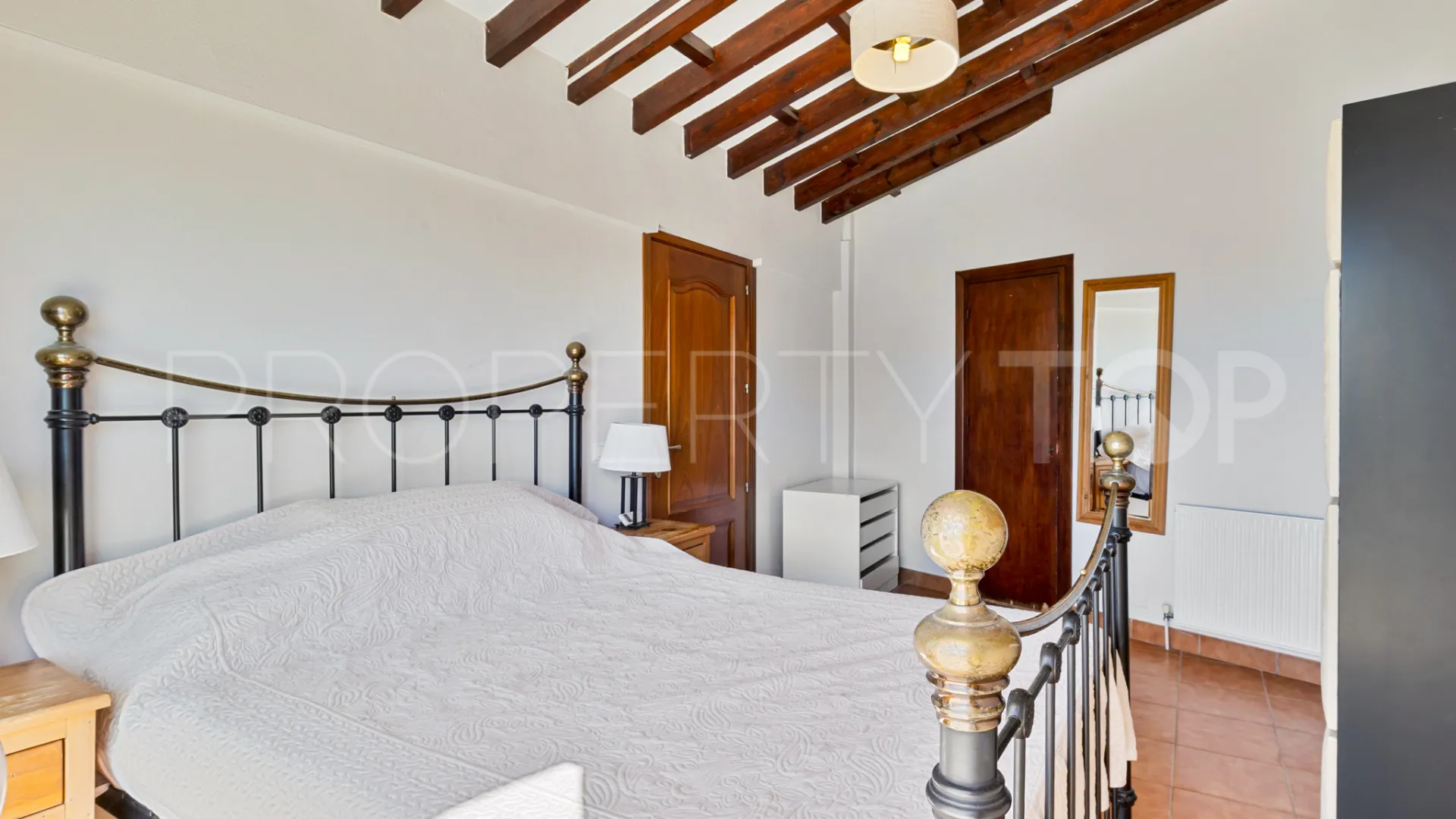 Chalet con 4 dormitorios a la venta en Estepona