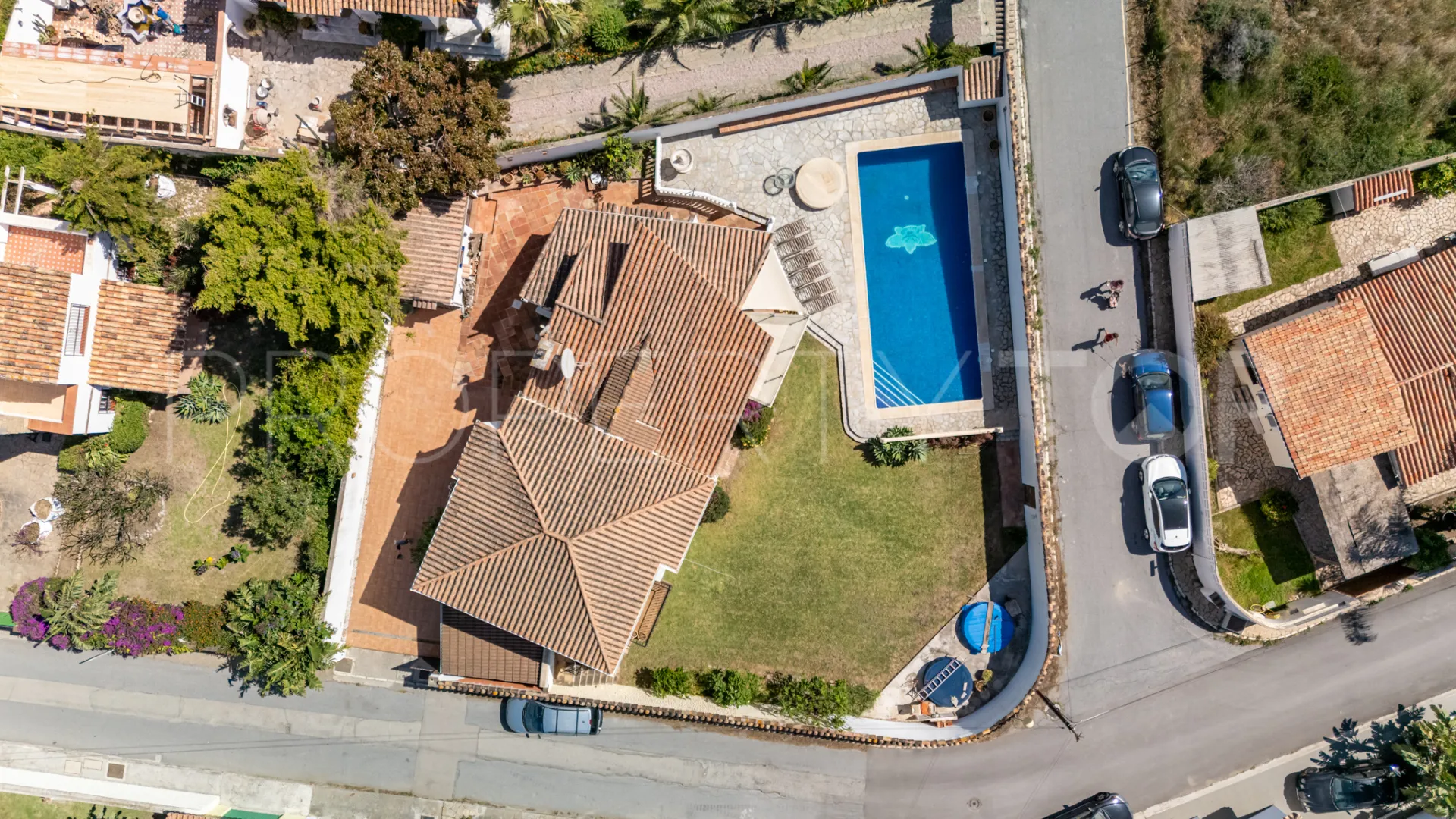 Chalet con 4 dormitorios a la venta en Estepona