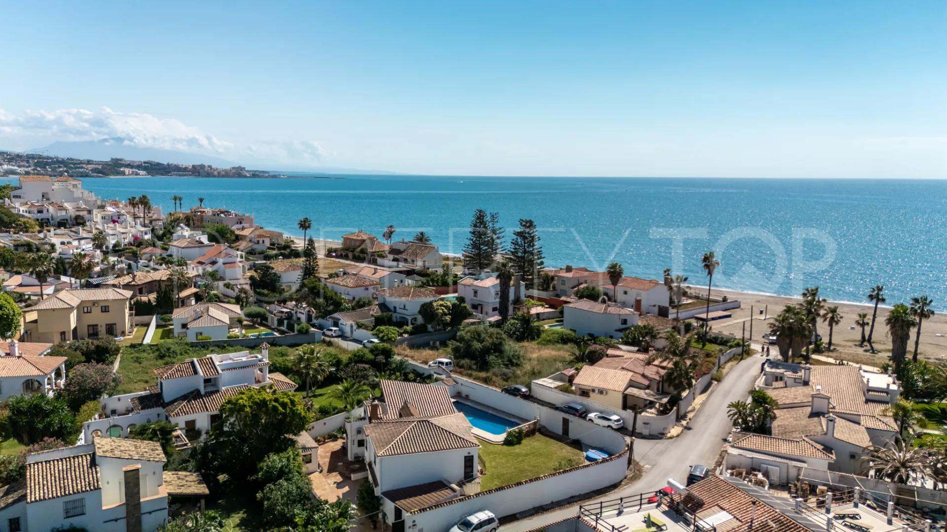 Chalet con 4 dormitorios a la venta en Estepona