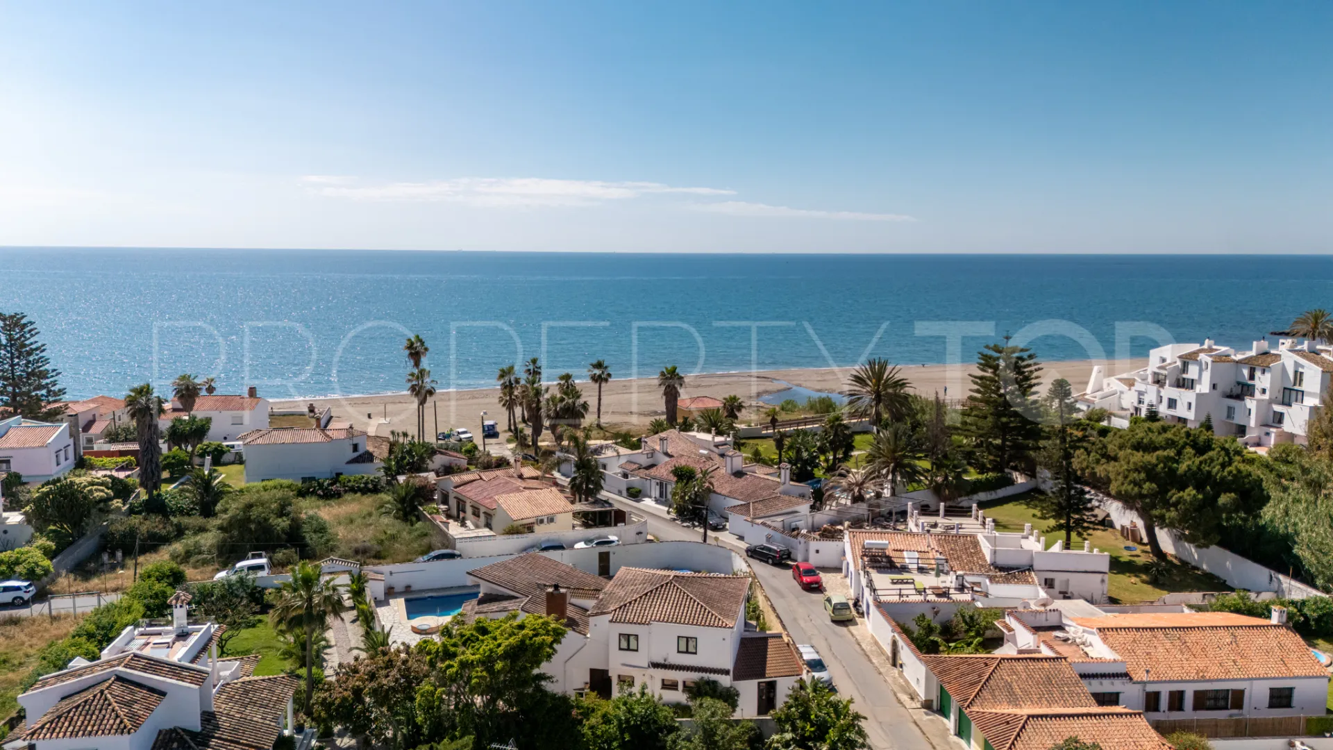 Chalet con 4 dormitorios a la venta en Estepona