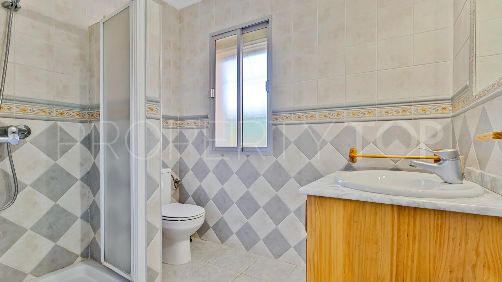 San Pedro de Alcantara, villa con 6 dormitorios en venta