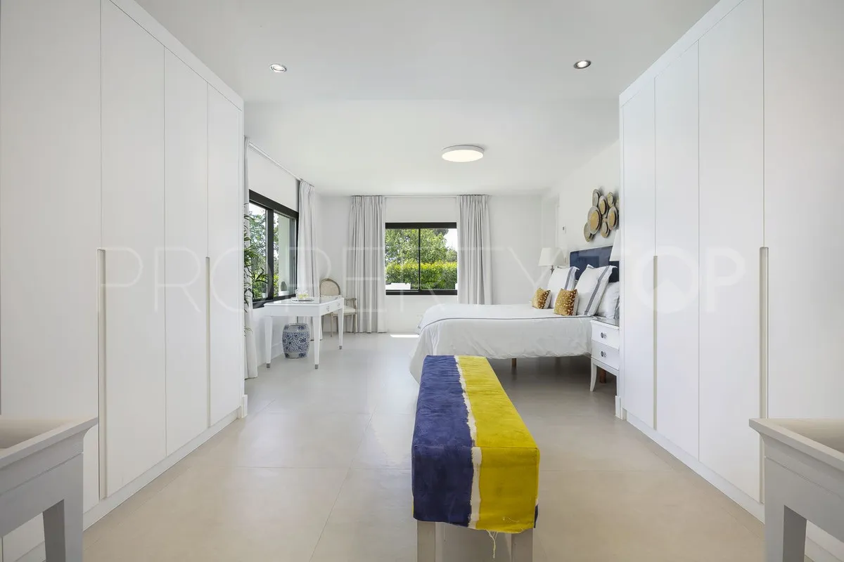 Comprar villa de 4 dormitorios en Guadalmina Alta