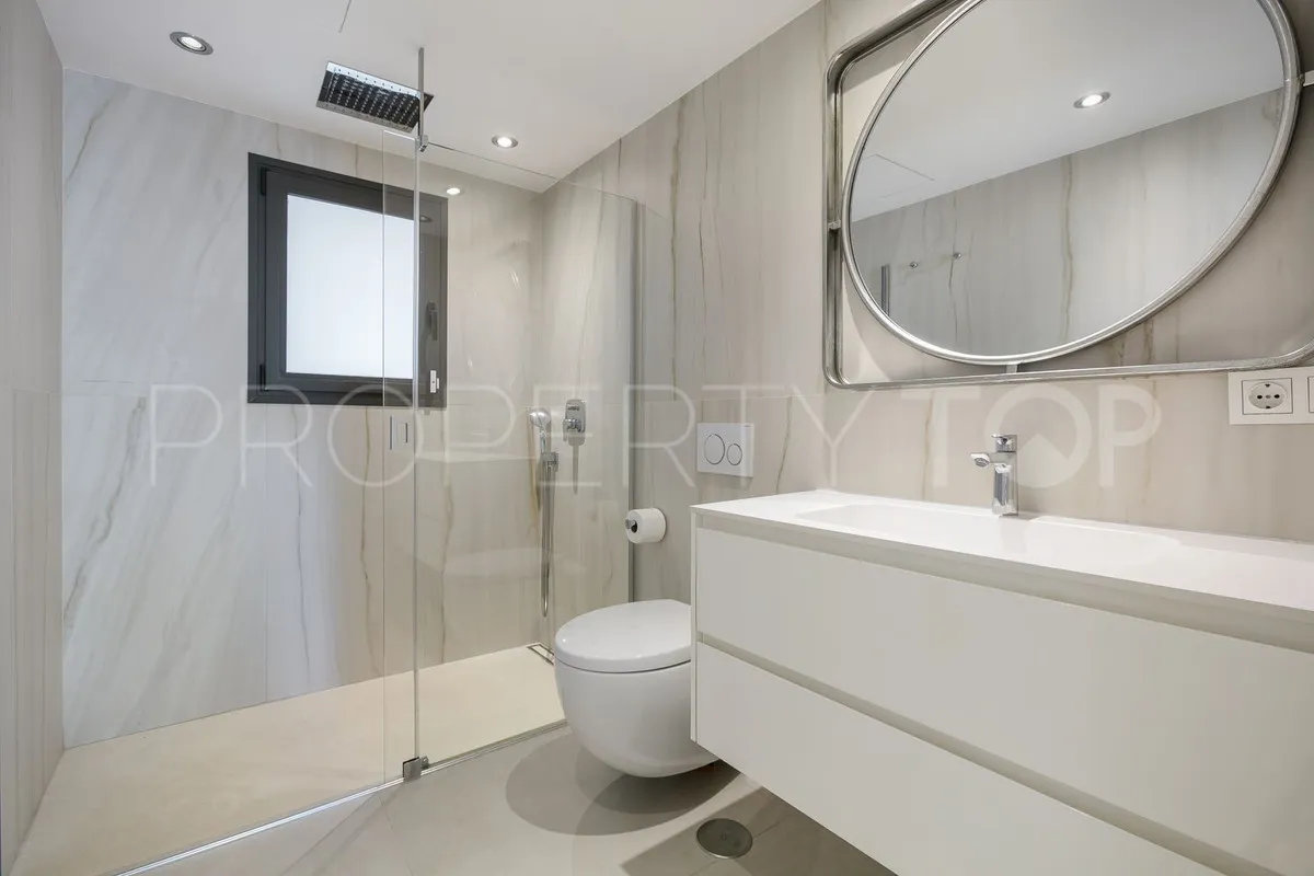 Comprar villa de 4 dormitorios en Guadalmina Alta