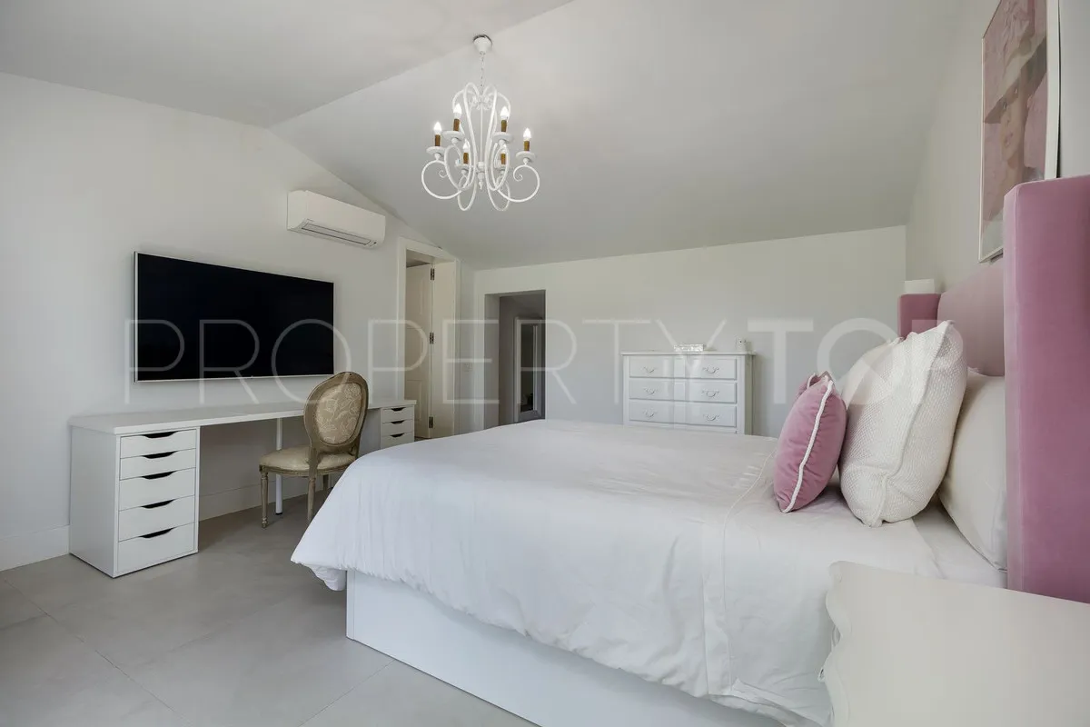 Comprar villa de 4 dormitorios en Guadalmina Alta