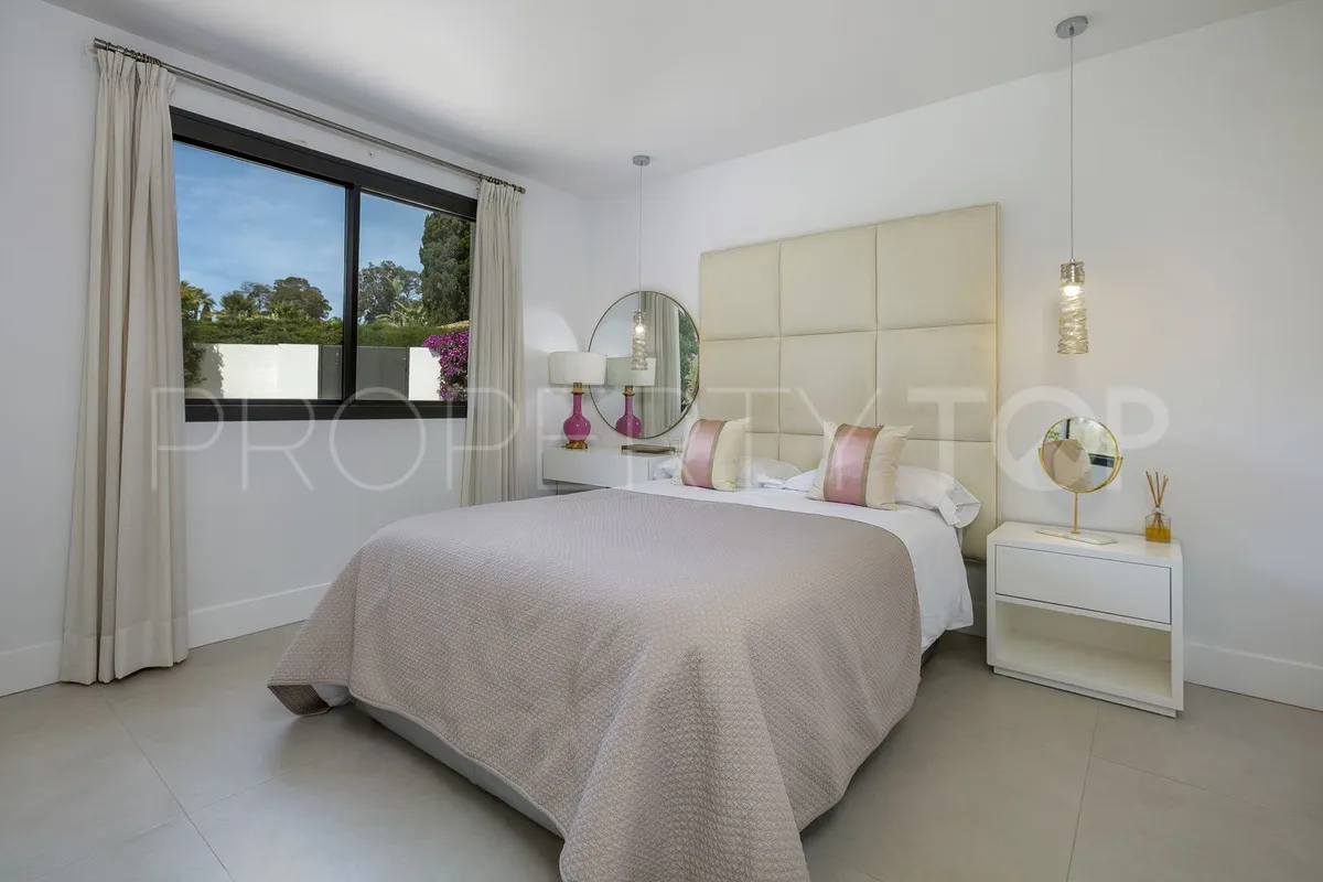 Comprar villa de 4 dormitorios en Guadalmina Alta