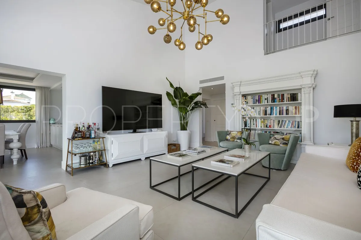 Comprar villa de 4 dormitorios en Guadalmina Alta
