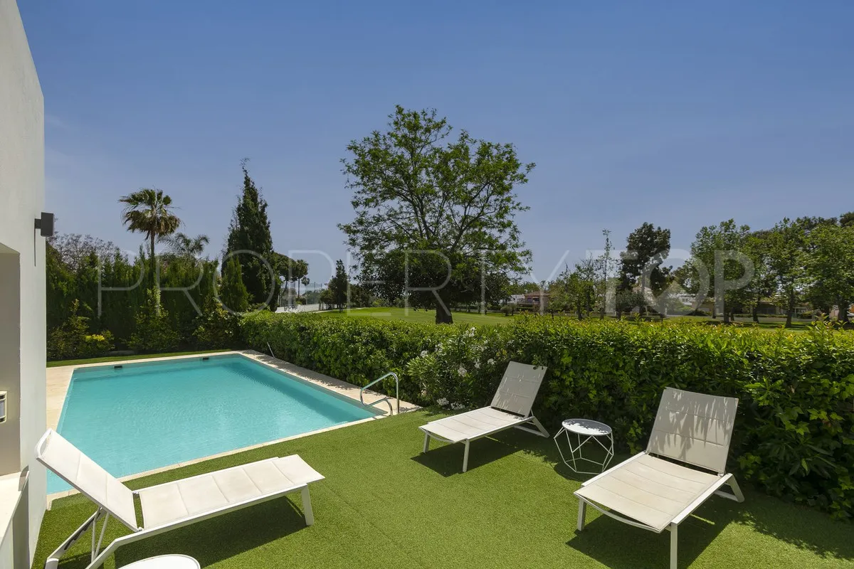 Comprar villa de 4 dormitorios en Guadalmina Alta