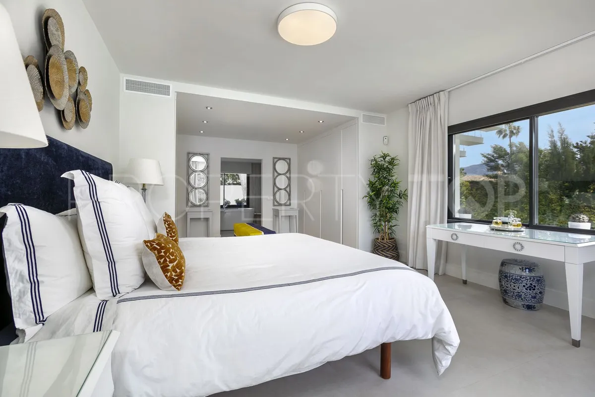 Comprar villa de 4 dormitorios en Guadalmina Alta