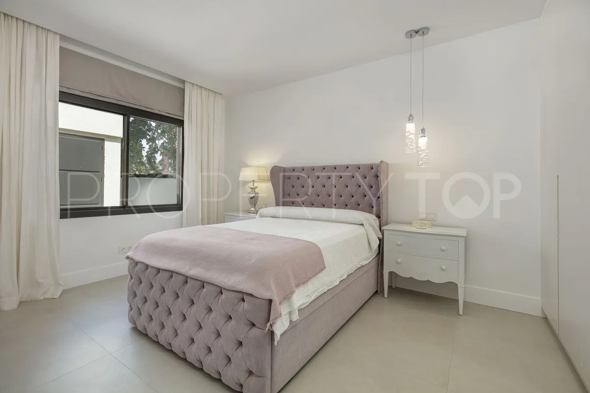 Comprar villa de 4 dormitorios en Guadalmina Alta