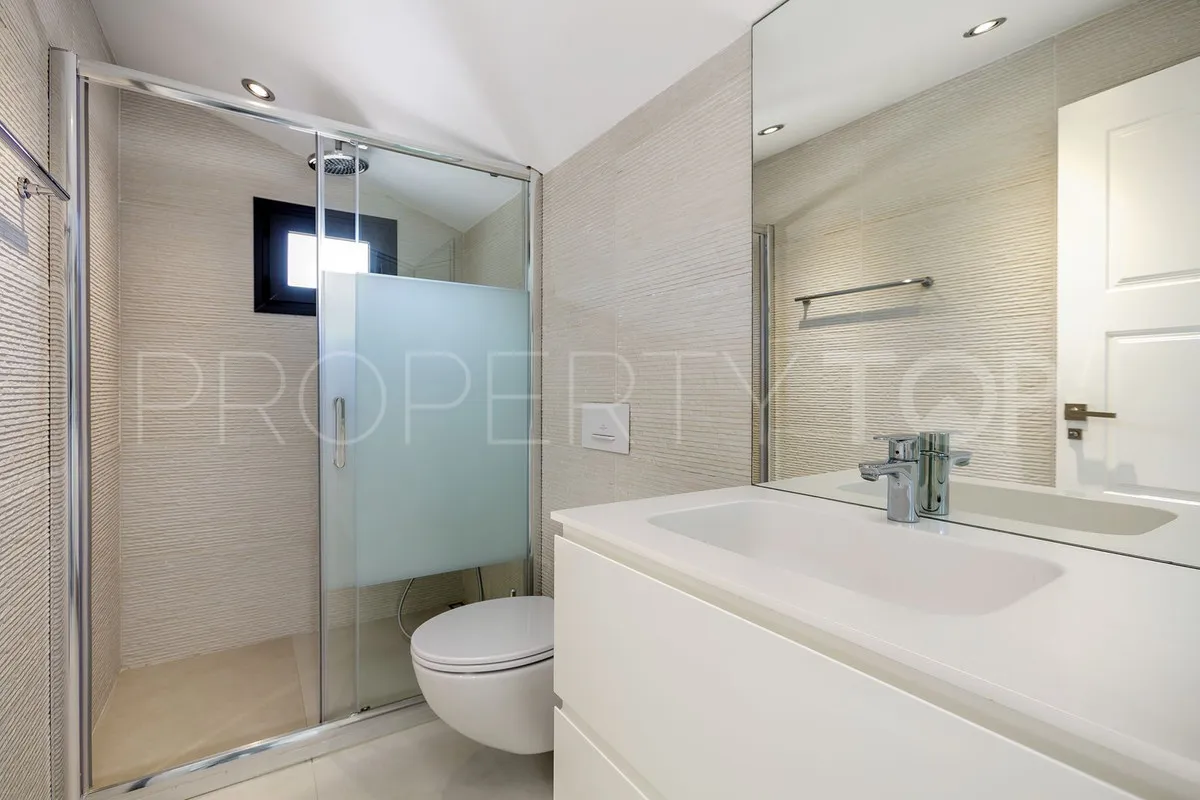 Comprar villa de 4 dormitorios en Guadalmina Alta