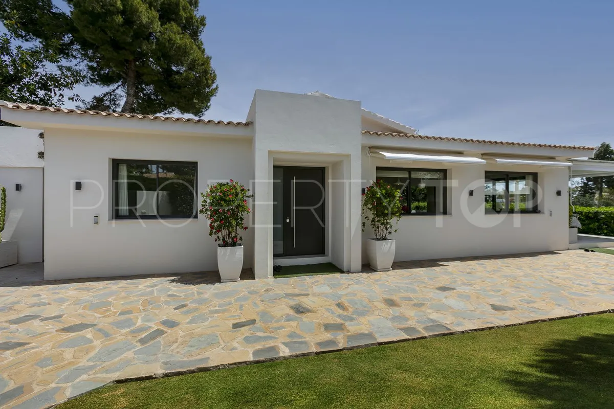 Comprar villa de 4 dormitorios en Guadalmina Alta