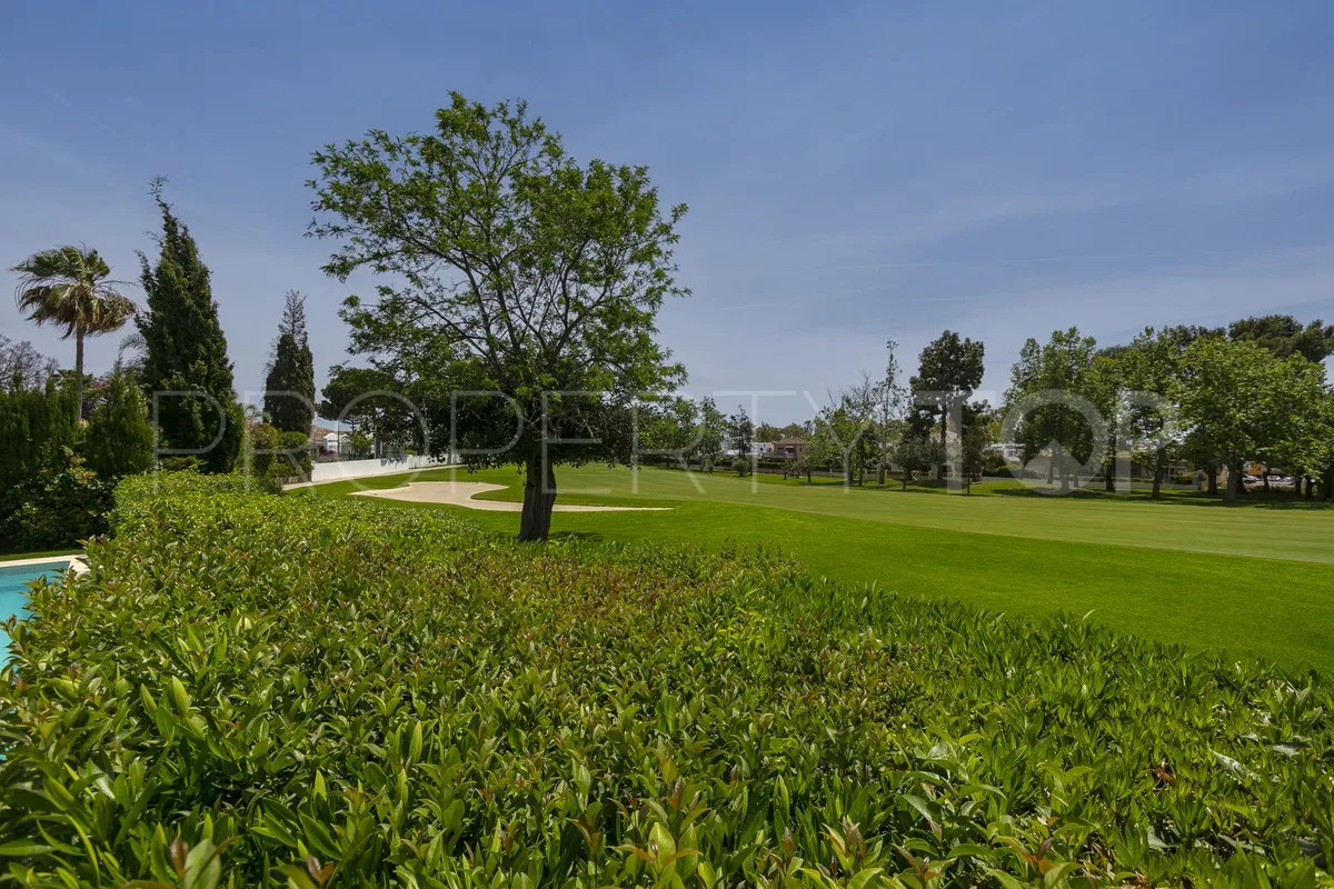 Comprar villa de 4 dormitorios en Guadalmina Alta