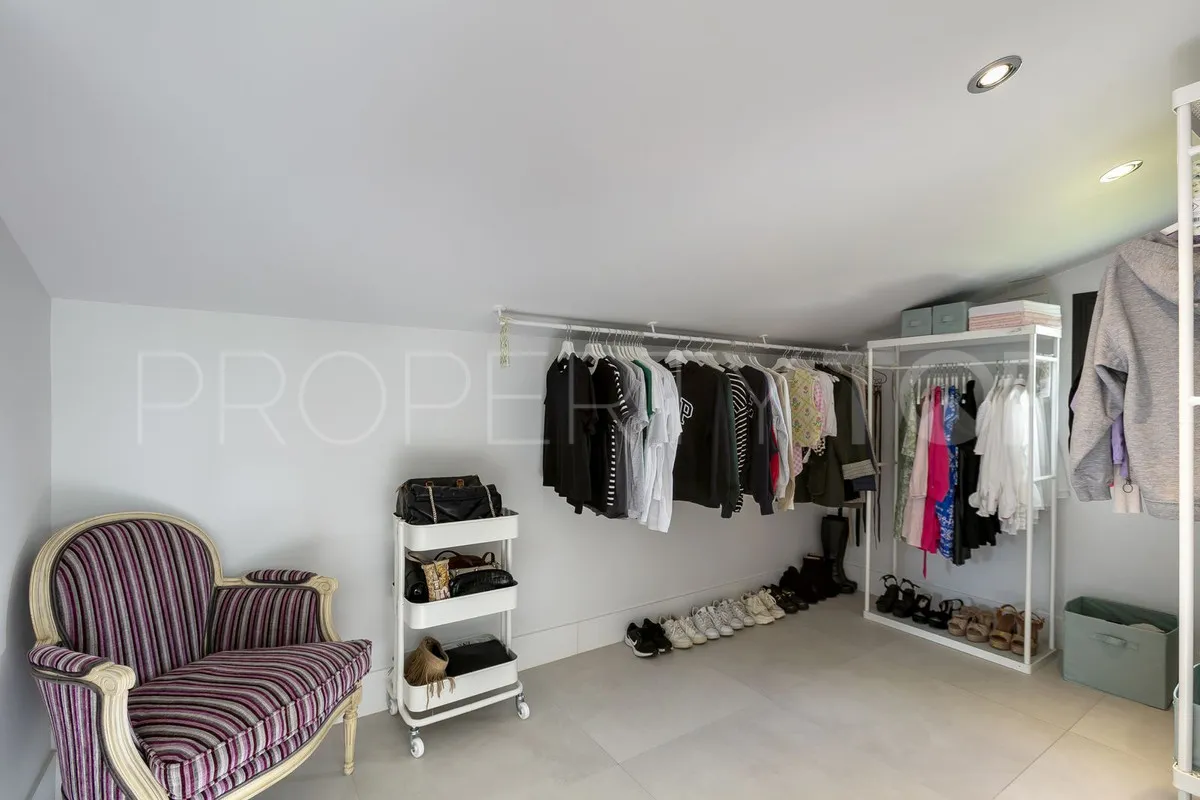 Comprar villa de 4 dormitorios en Guadalmina Alta