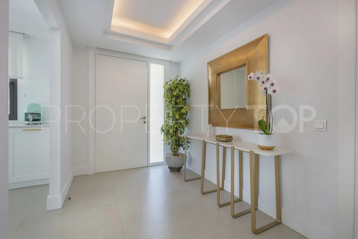 Comprar villa de 4 dormitorios en Guadalmina Alta