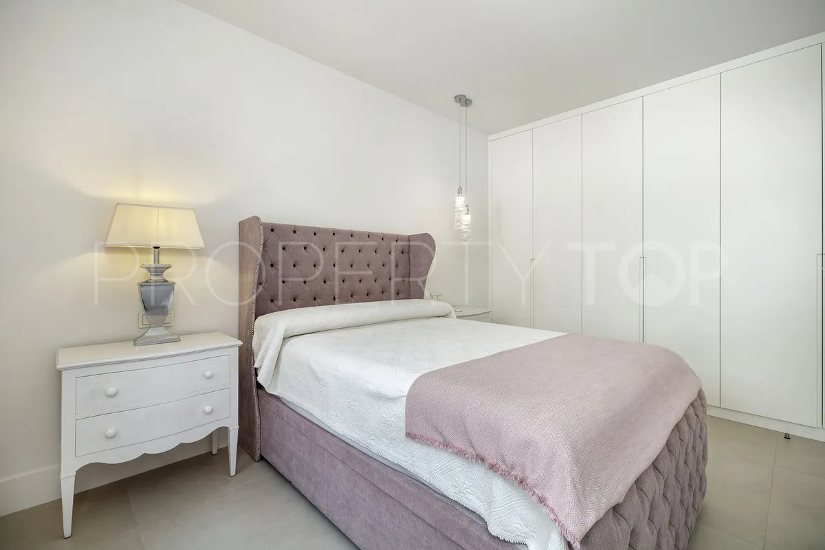 Comprar villa de 4 dormitorios en Guadalmina Alta
