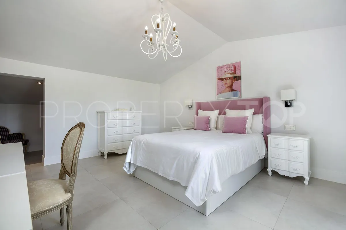 Comprar villa de 4 dormitorios en Guadalmina Alta