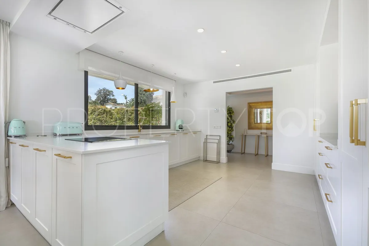Comprar villa de 4 dormitorios en Guadalmina Alta