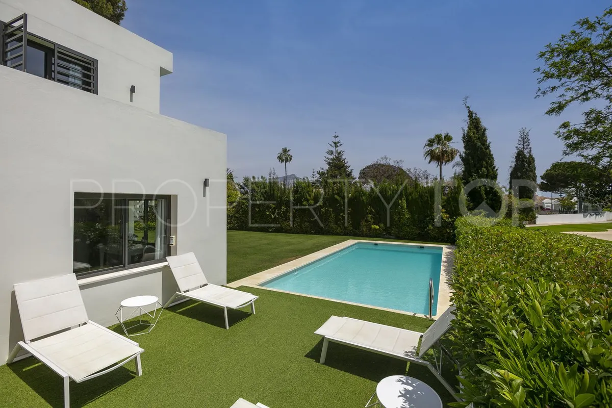 Comprar villa de 4 dormitorios en Guadalmina Alta