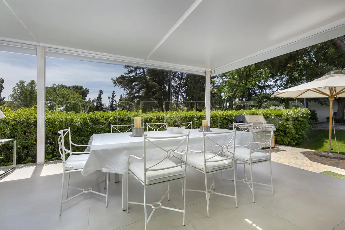 Comprar villa de 4 dormitorios en Guadalmina Alta