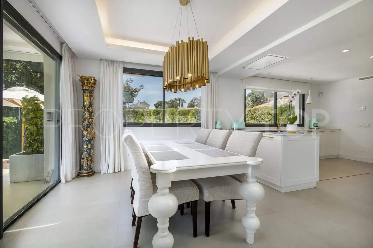 Comprar villa de 4 dormitorios en Guadalmina Alta