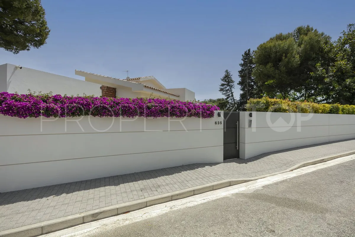 Comprar villa de 4 dormitorios en Guadalmina Alta