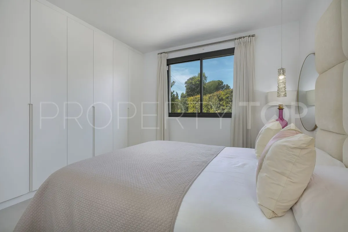 Comprar villa de 4 dormitorios en Guadalmina Alta