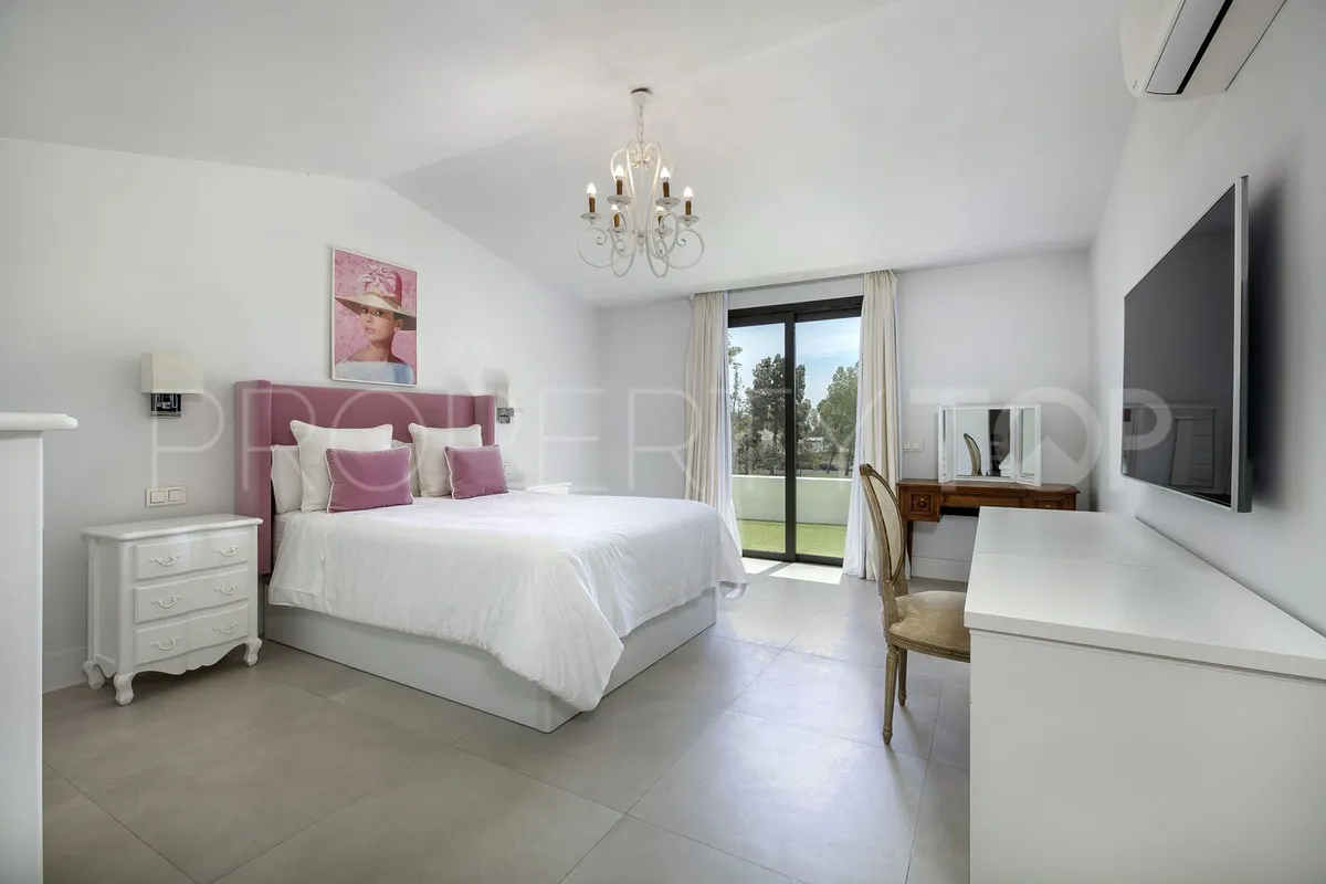 Comprar villa de 4 dormitorios en Guadalmina Alta