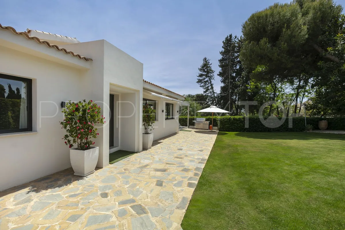 Comprar villa de 4 dormitorios en Guadalmina Alta