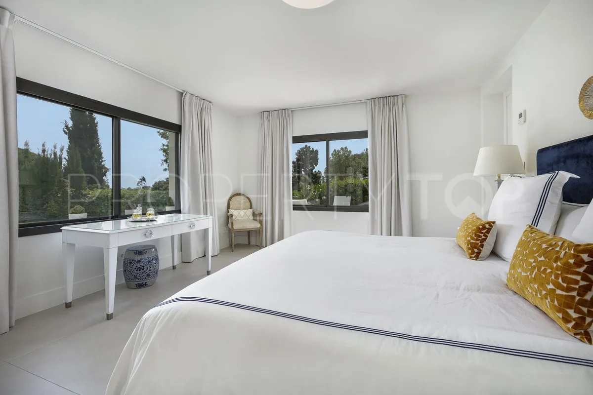 Comprar villa de 4 dormitorios en Guadalmina Alta