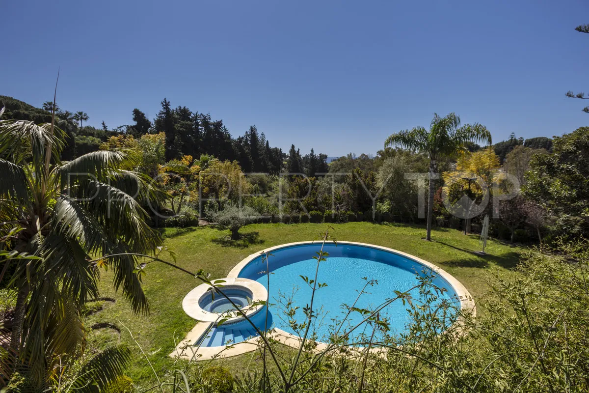 Se vende villa con 14 dormitorios en Marbella Ciudad