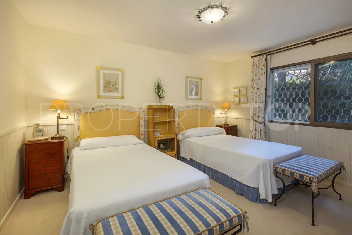 Se vende villa con 14 dormitorios en Marbella Ciudad