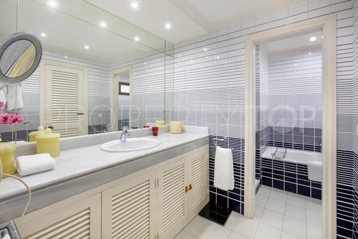 Se vende villa con 14 dormitorios en Marbella Ciudad