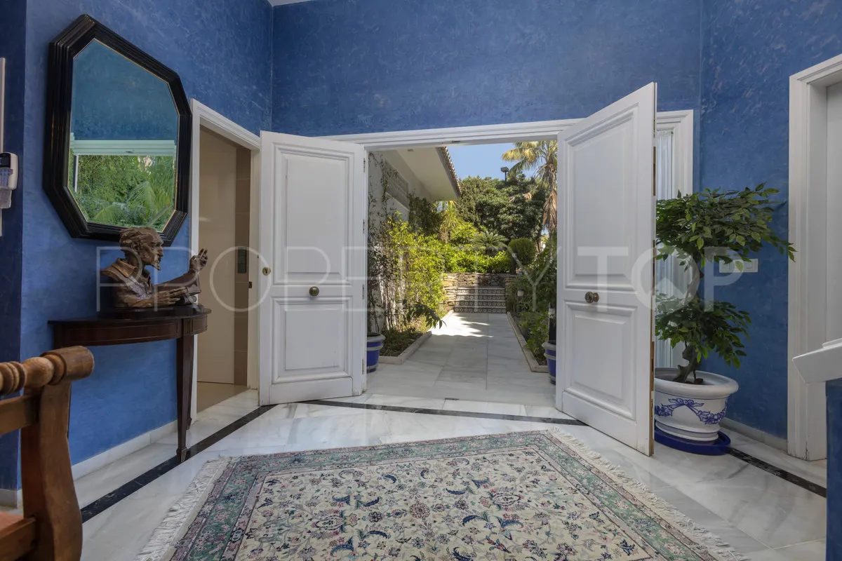 Se vende villa con 14 dormitorios en Marbella Ciudad