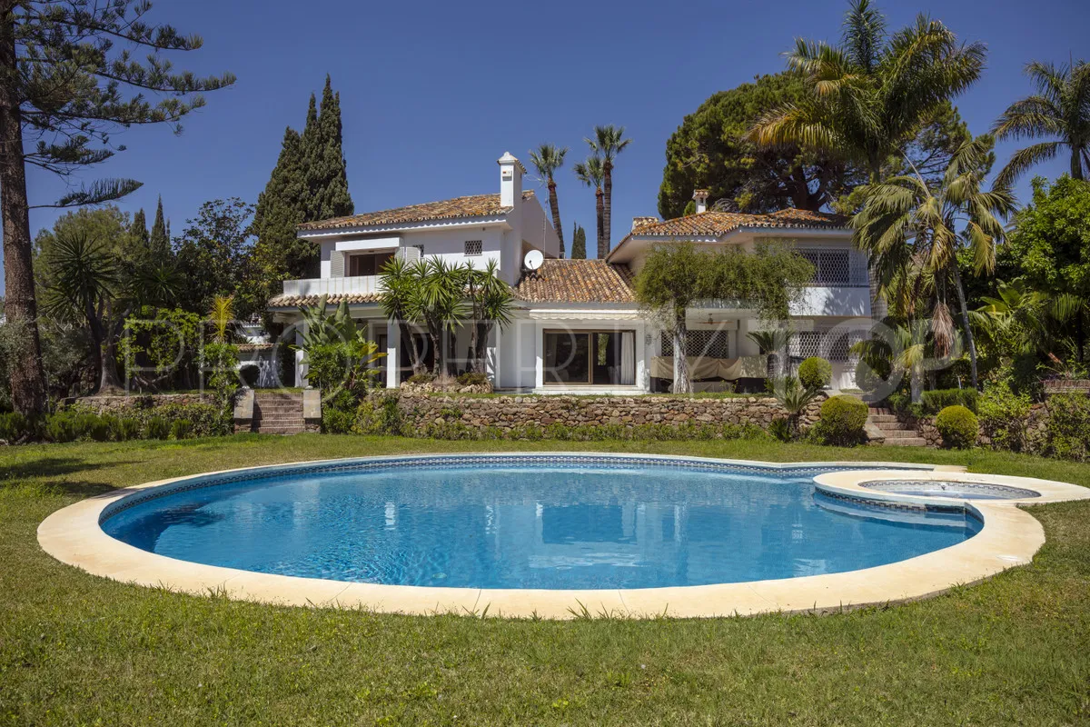 Se vende villa con 14 dormitorios en Marbella Ciudad