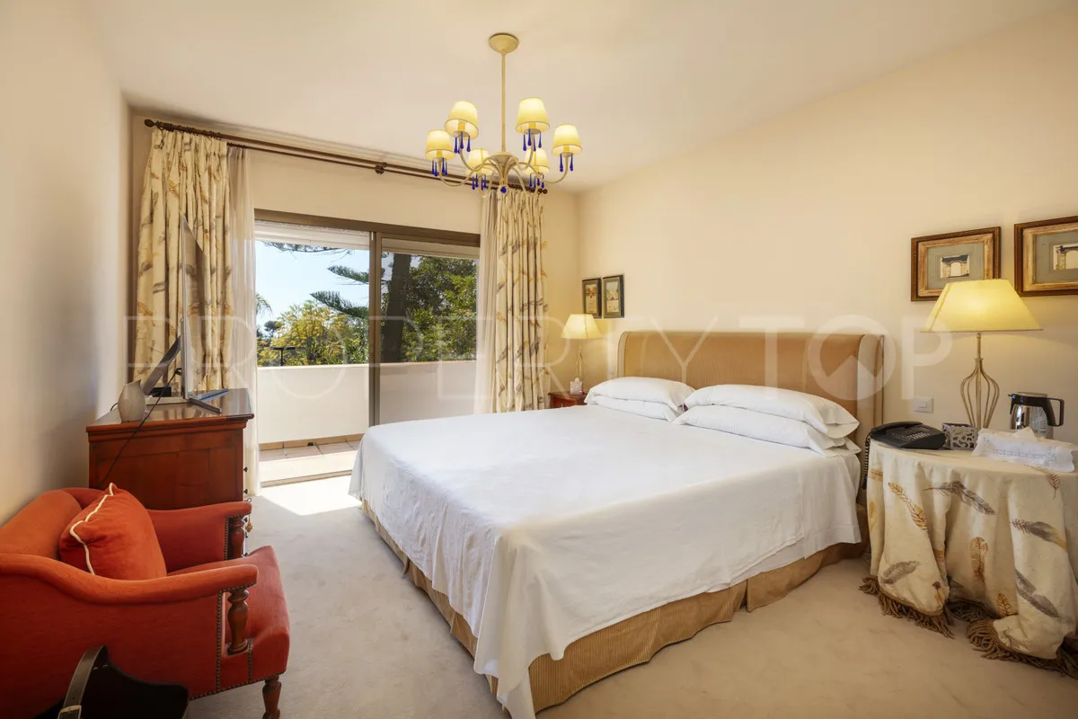 Se vende villa con 14 dormitorios en Marbella Ciudad