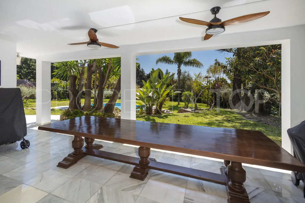 Se vende villa con 14 dormitorios en Marbella Ciudad