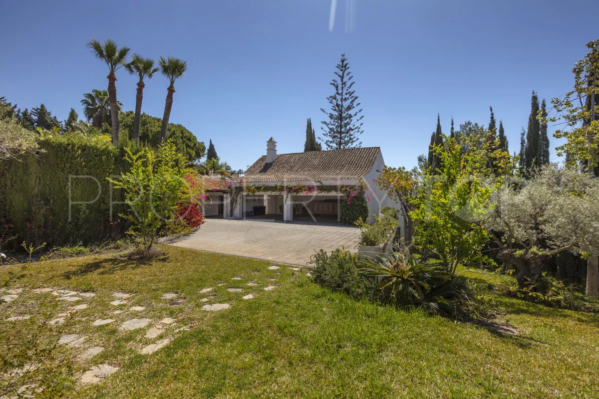 Se vende villa con 14 dormitorios en Marbella Ciudad