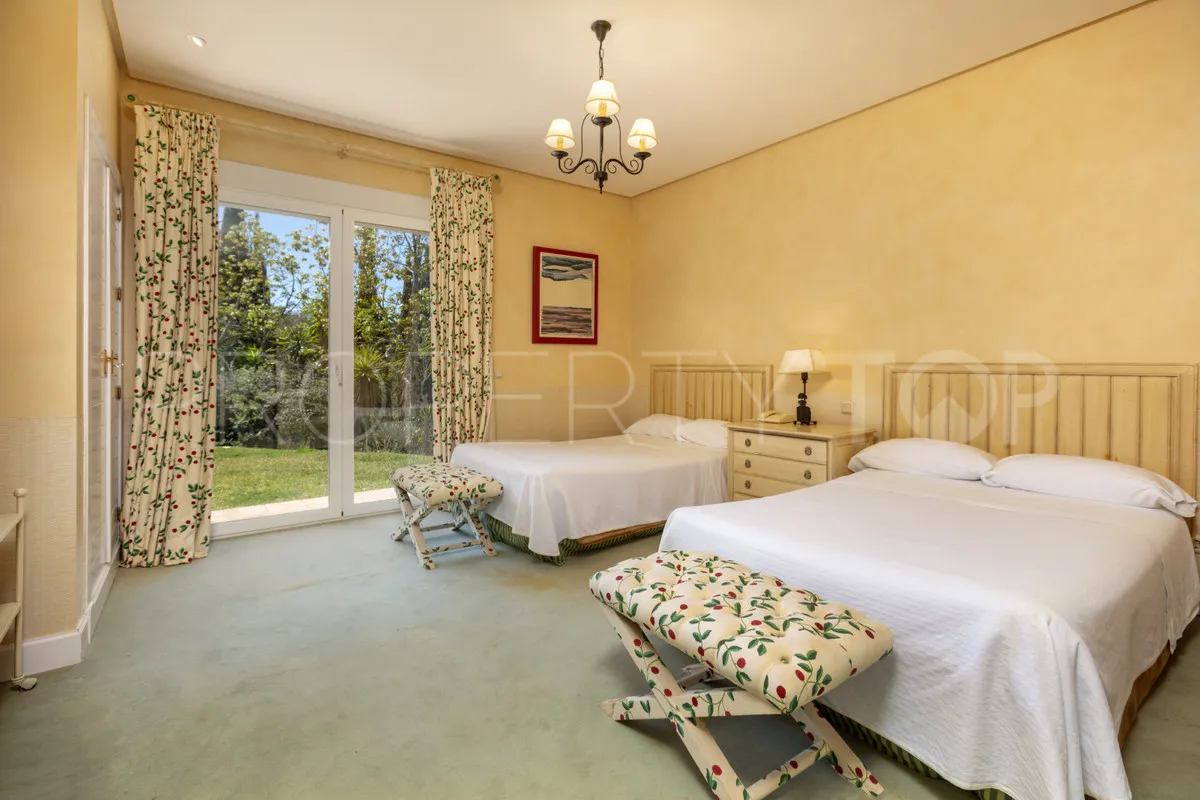 Se vende villa con 14 dormitorios en Marbella Ciudad